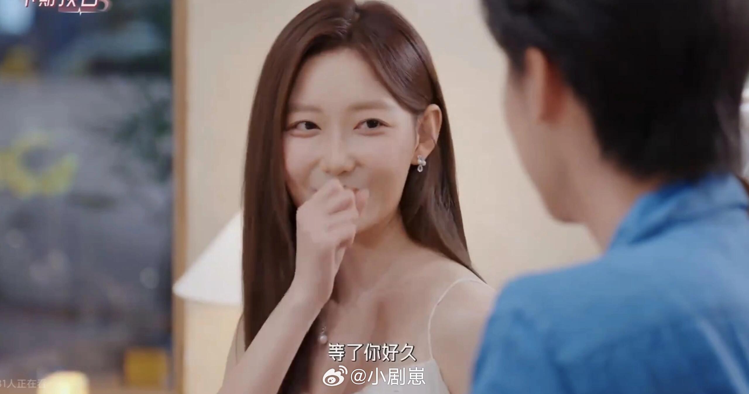 心动的信号笑死,心动9双胞胎妹妹一说话就自动举起话筒哈哈哈哈哈心动9的双胞胎妹妹