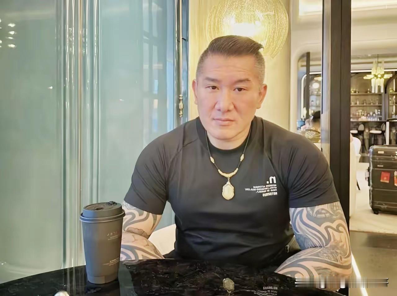 我想问馆长一个问题，可是他不回答我，那么网友们谁能替他回答我，让我满意，让大家满
