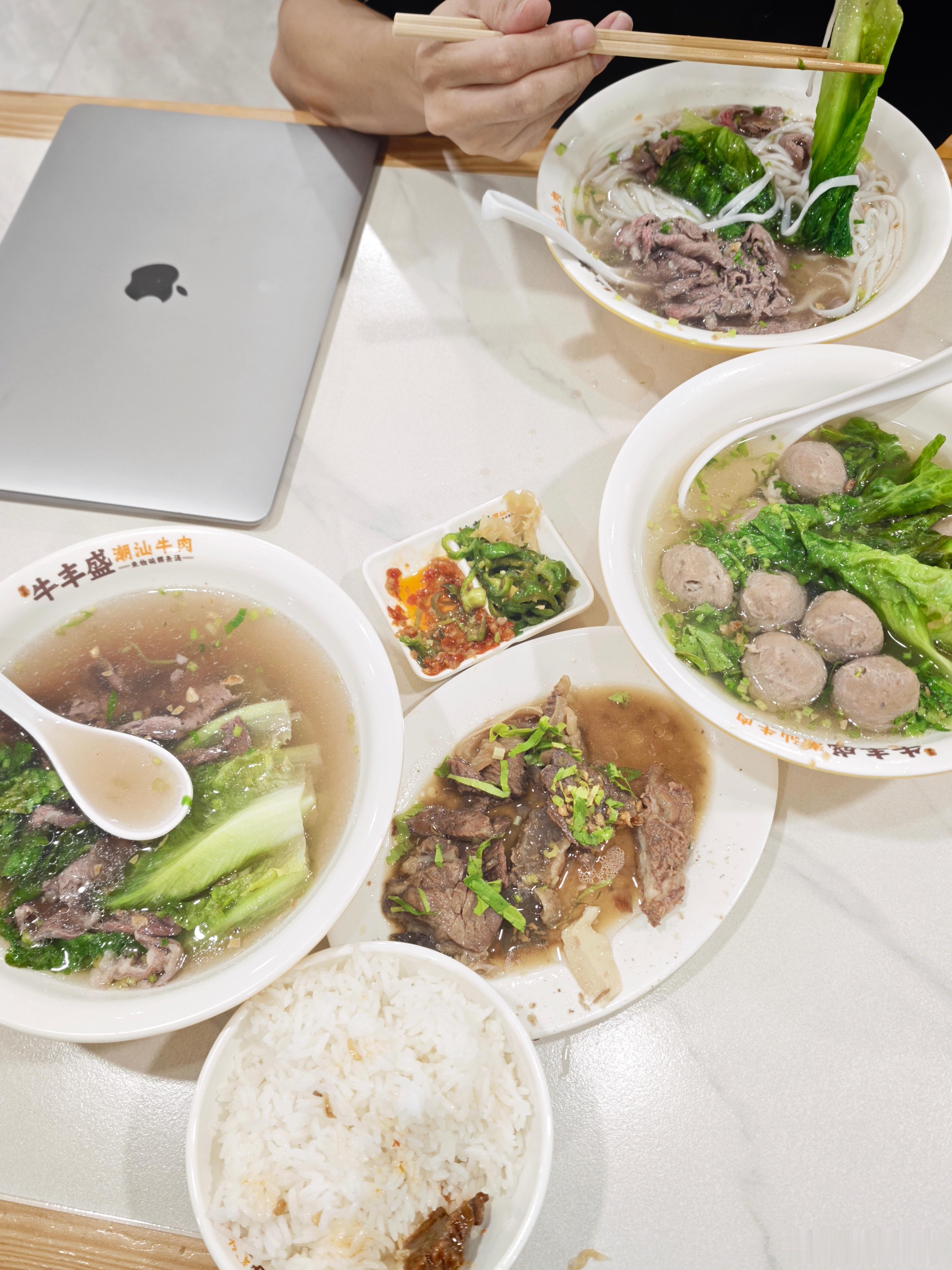 广东的牛肉跟鸡真是太香了我是个吃啥肉都得吃很熟的唯独来广东吃这边的牛肉太嫩