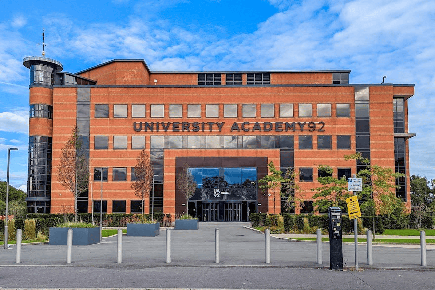 内维尔联合92黄金一代设立新足球学院, 将帮助曼联输送人才