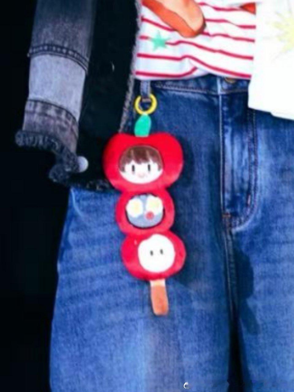 周深周深首位内地歌手登香港启德主场周深一晚上换了14套衣服周深在香港跨年创三项纪