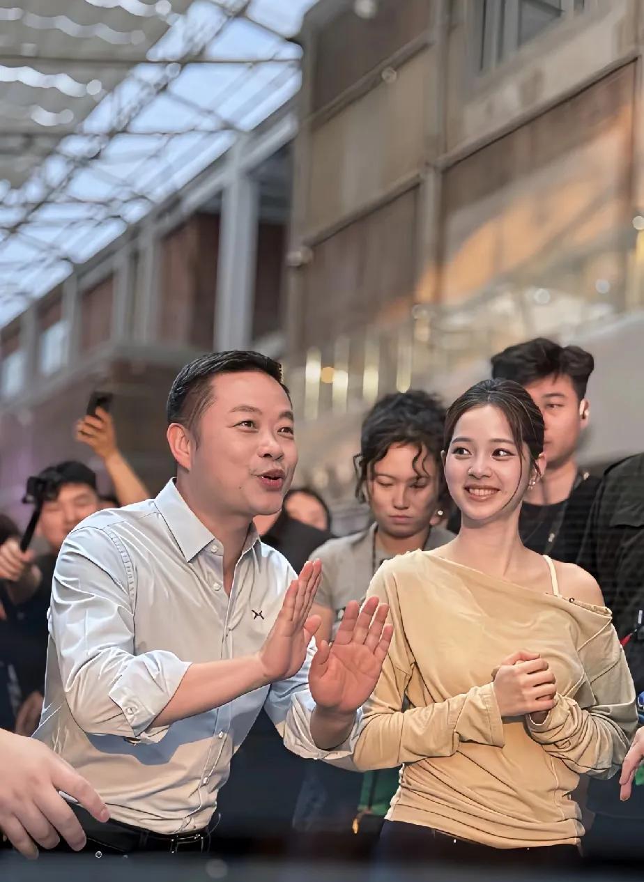 小鹏赚大了！居然请来了邻家女神欧阳娜娜作为代言人，她的亲和力和美貌可不是老板