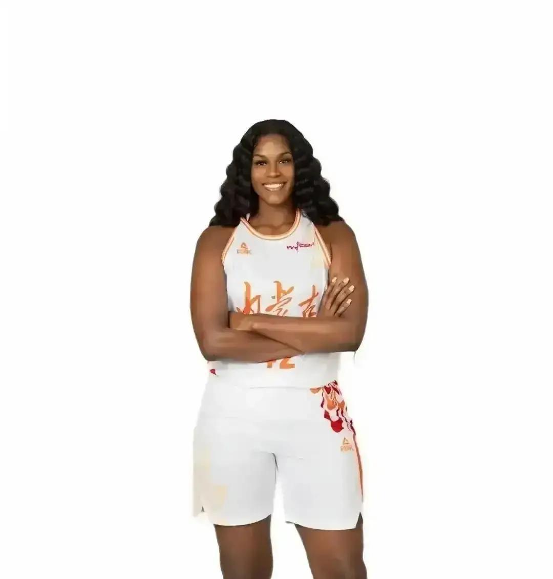 拉塞尔走的那天，全队哭成一片山西女篮突然换外援，不是没钱，是冲冠。新来的卡