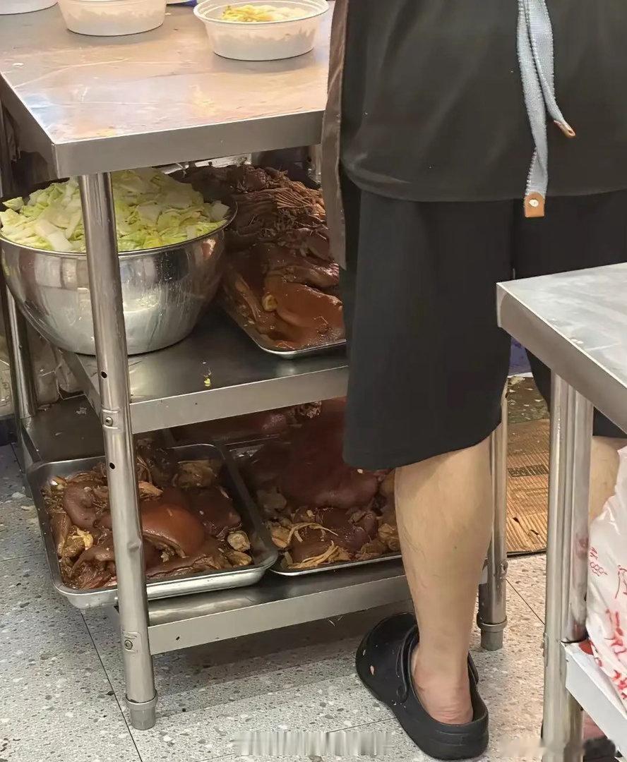 看到这一幕，以后再也不吃隆江猪脚饭了