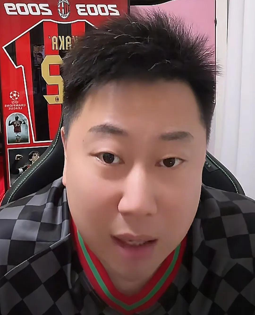 媒体人李宝库认为上海海港又逃过一个点球。在上海海港客场对阵辽宁铁人的比赛中，媒