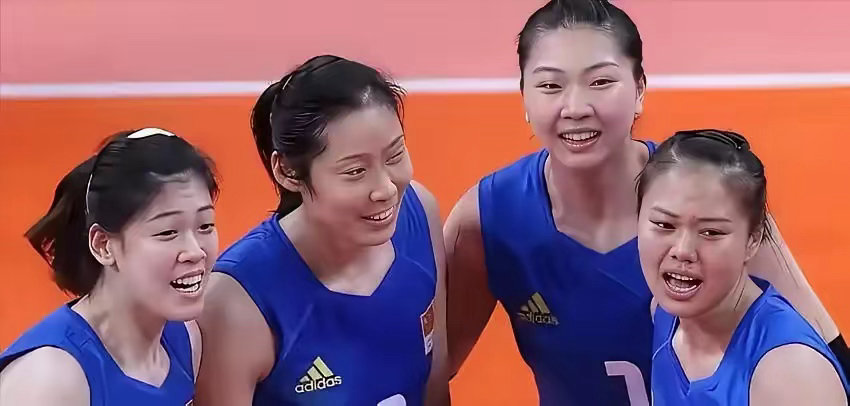 中国女排又一次站在了风口浪尖。赵勇指导和排协坚持不召回朱婷，结果中土之战进攻端直