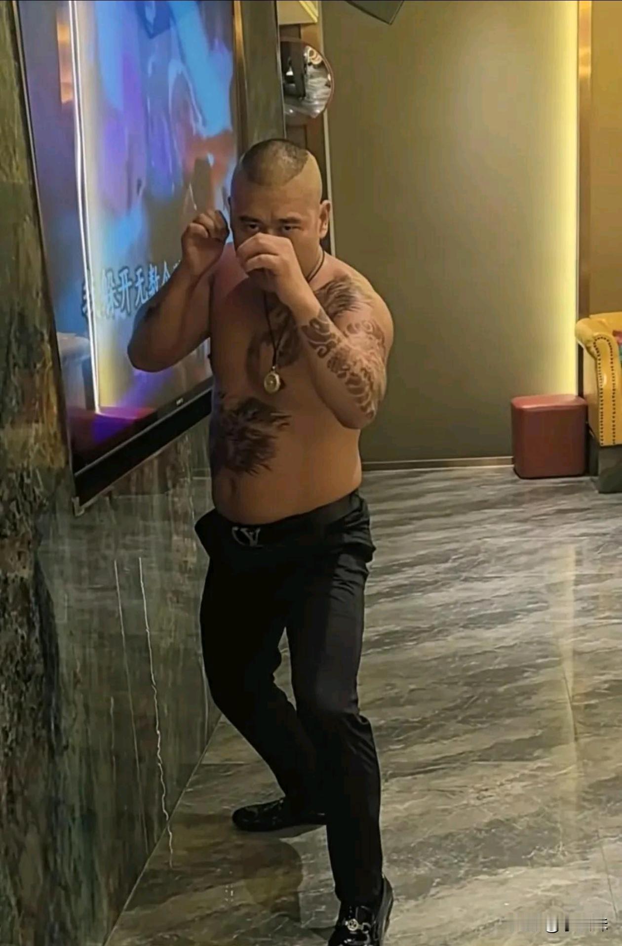 这大哥看着有点眼熟？一时想不起来了！