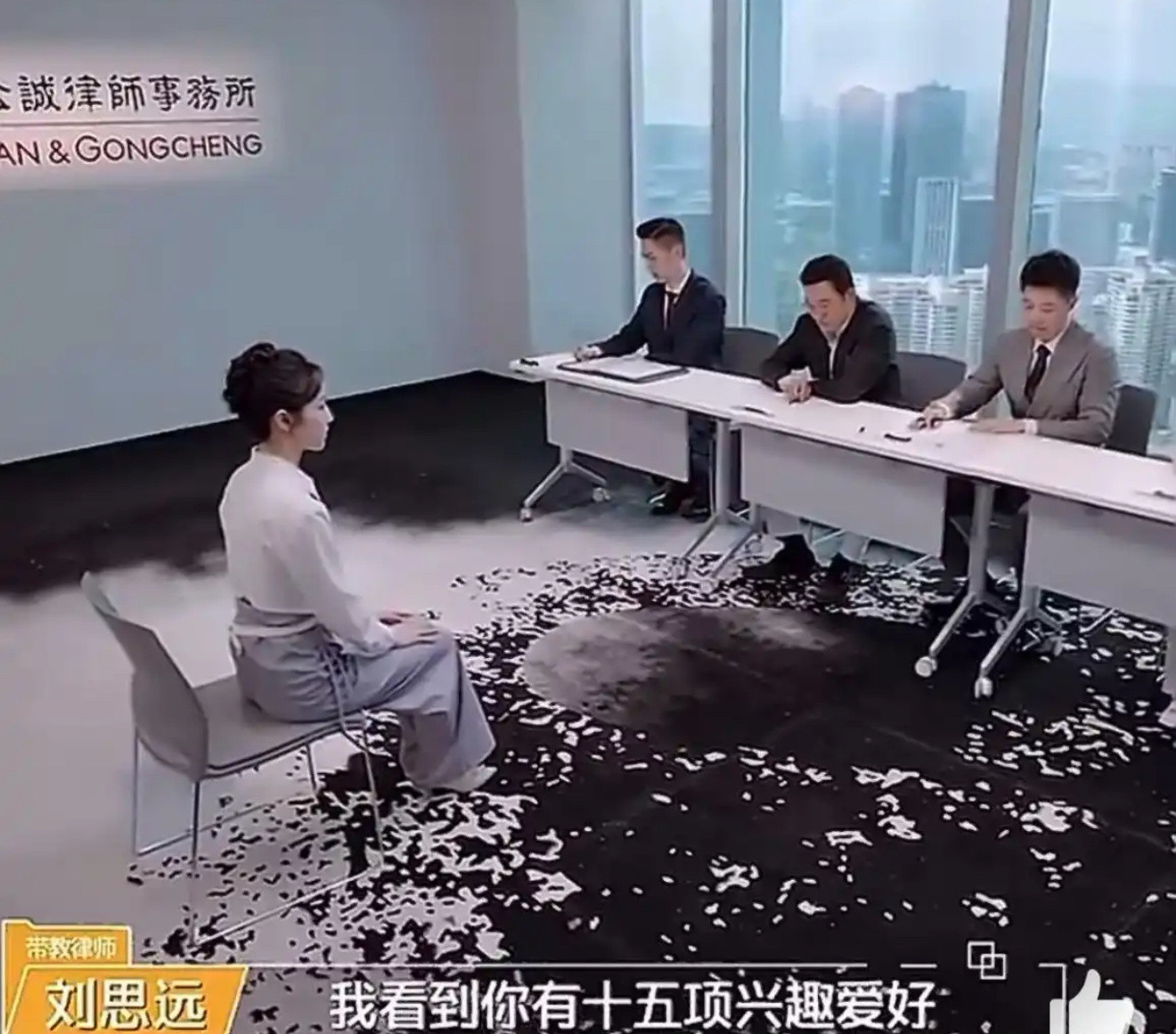 法考五次折戟的'钉子户'张雅琪，却用流利西语和超高情商在《花少》《中餐厅》杀出综