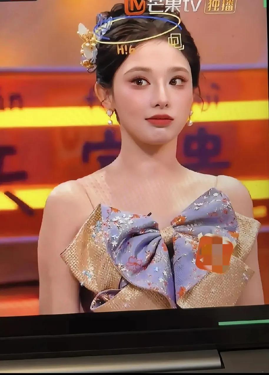 彭小苒可长点心吧，还是要珍惜羽毛，看好剧本再接，凤凰台上那剧情，真是浪费了她和任