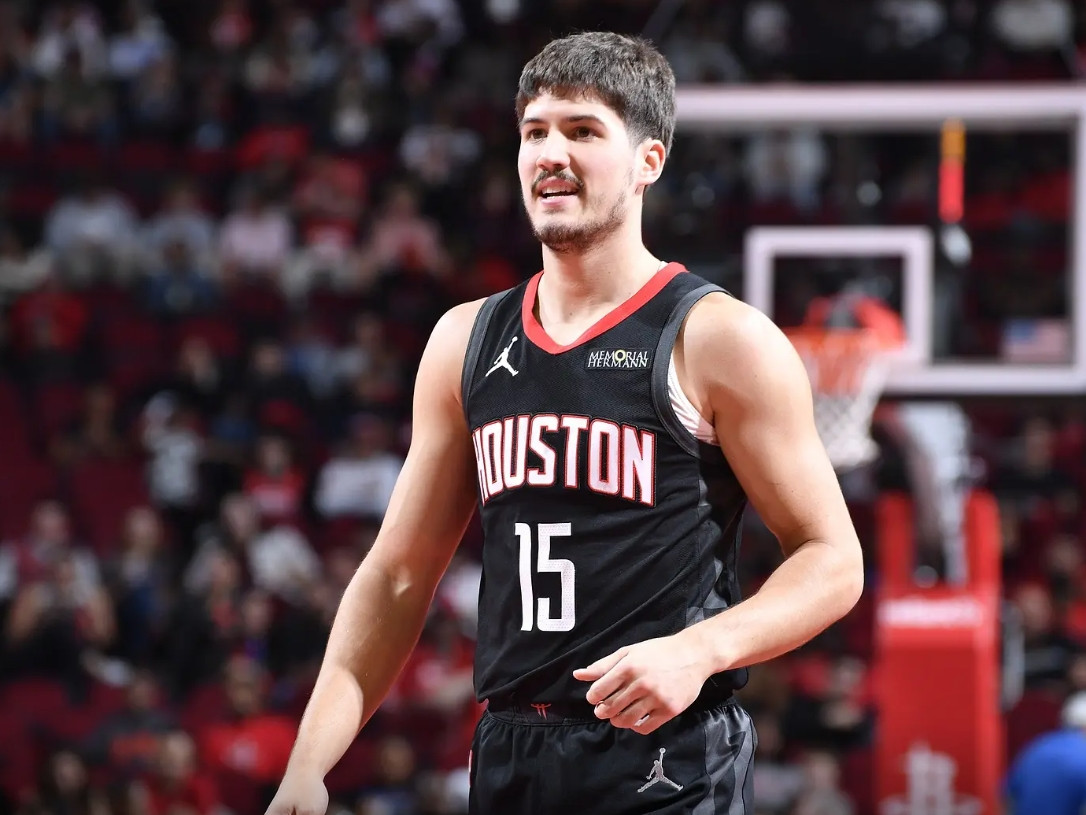 今天这场打完，能不能成为火箭北伐的遵义会议。17勇士很好的模板给乌杜卡摆好了，