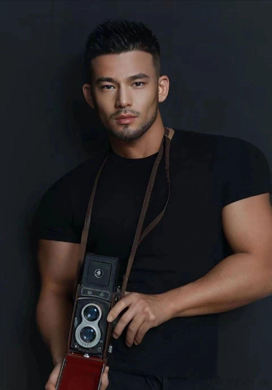 性感男人如何拍出高级感照片男人也有男人的感性理性看待每一份真诚