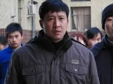 2004年，35岁的张国强工资才3500元，妻子实在无法忍受提出了离婚，扔下刚1