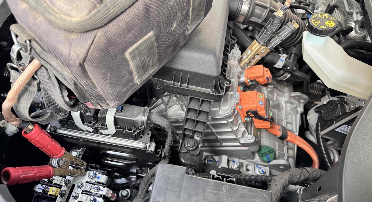 修了个贼邪乎的故障，一坐上那辆崭新的奔驰CLS，车主就觉着后脊梁发凉。一到