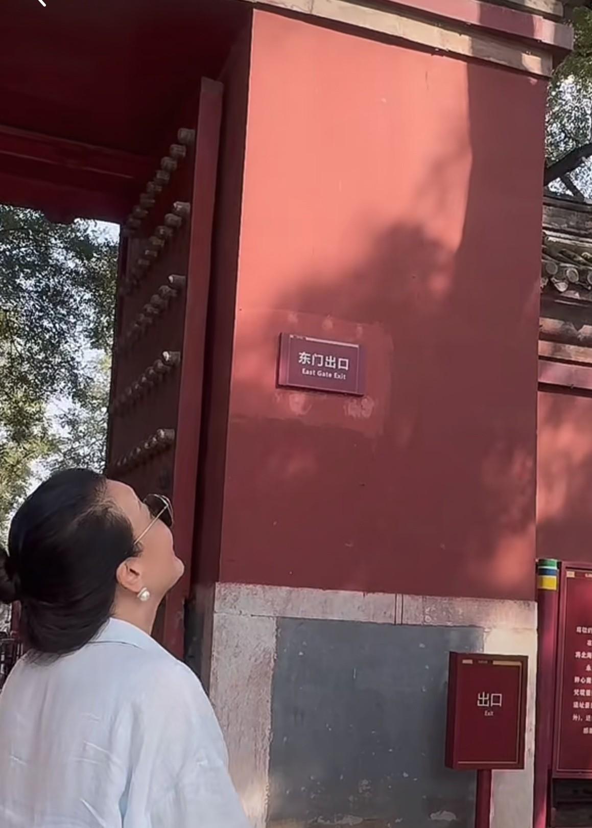 看样子就等着马筱梅官宣喜事了！今天下午张兰专门来寺院还愿了！刚走到门口，就听