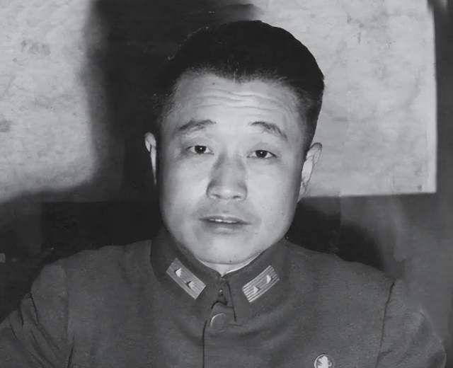 1949年1月11日，被俘的杜聿明被押到一处村庄，解放军给他端上了红烧牛肉，马肝