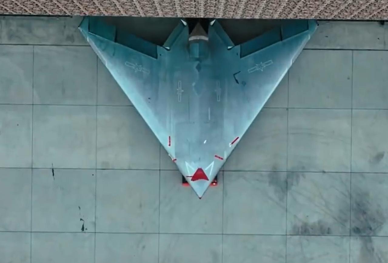 猜错了，不是轰-20。而是攻击-11，代号玄龙。不过大家也不用“失望”，