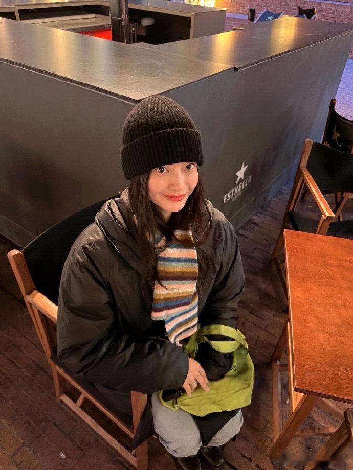 金宇彬申敏儿蜜月照金宇彬镜头下的申敏儿25日，申敏儿在ins晒出金宇彬在西班牙