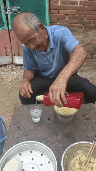到了大爷这个年纪，要想真正把酒戒了，很难很难，不喝酒的人是无法理解其中滋味