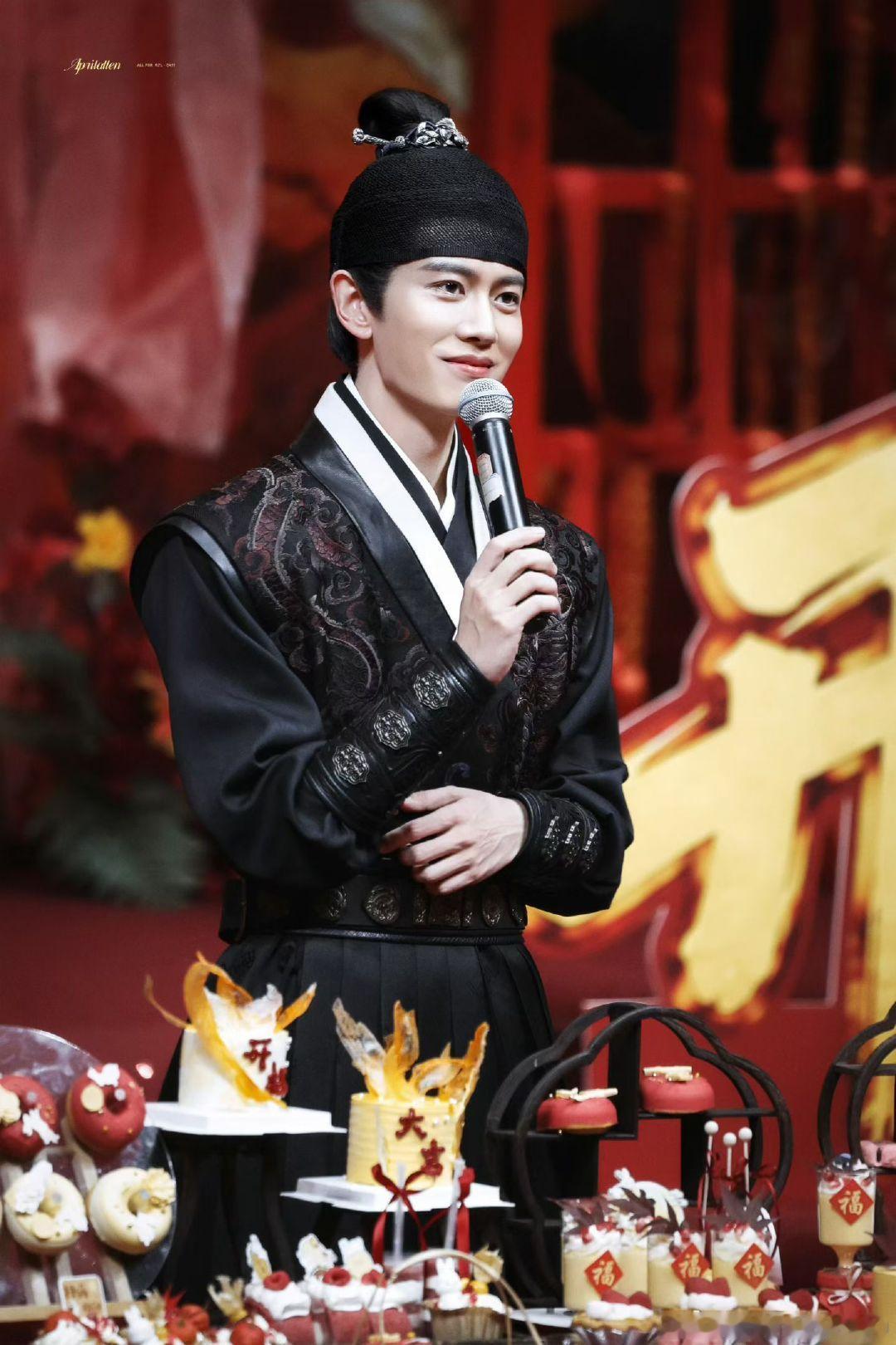 #任嘉伦的嘉人之友#🍒你的笑容很暖～一个宽厚、善良、大气的人、总是会吸引来好人好事、心若向阳、必生
