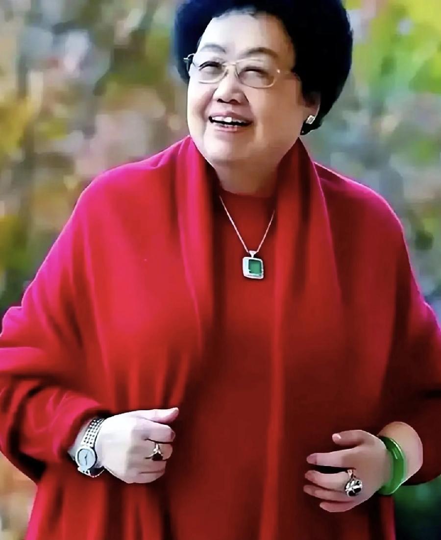 陈丽华后半辈子是失败的。4月7日，富华国际集团发布讣告：陈丽华女士因病医治无效