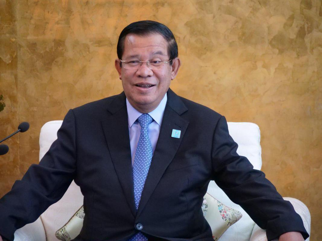 菲律宾在南海冲锋陷阵，柬埔寨转身就去了中国——洪森不到俩月再访华，背后不简单。