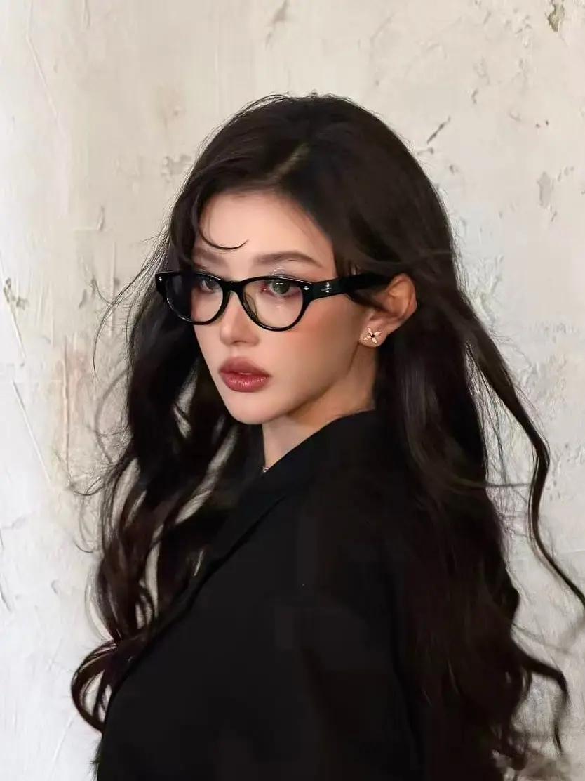 我从她的脸上看到了孔雪儿王楚然田曦薇的影子所以这是谁