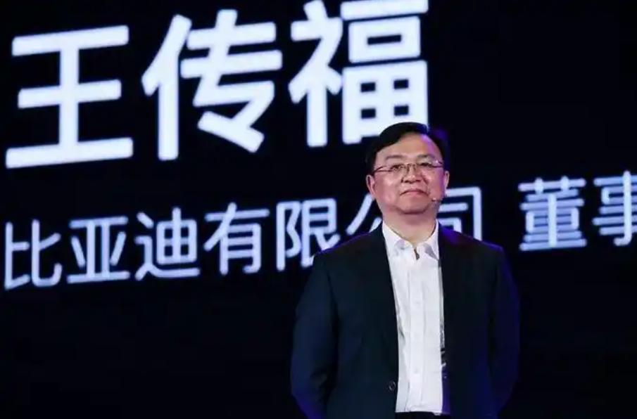 为什么BYD突然遭遇同行群嘲？李云飞刚解释完“汽车界的恒大”，常压油箱又被拉出来