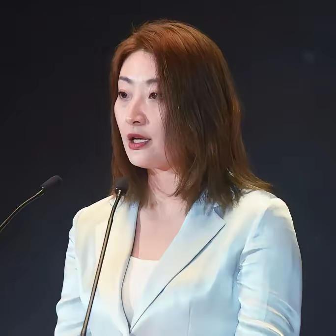一句话说清楚宗覆莉辞职真相！宗想掏空娃哈哈，引起大股东杭州国资委不满，逼迫宗