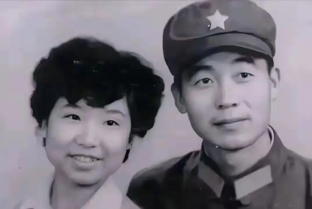 其实，杜新枝与郭希宽年轻时的他们，也是郎才女貌。杜新枝的父亲是国营单位的领导