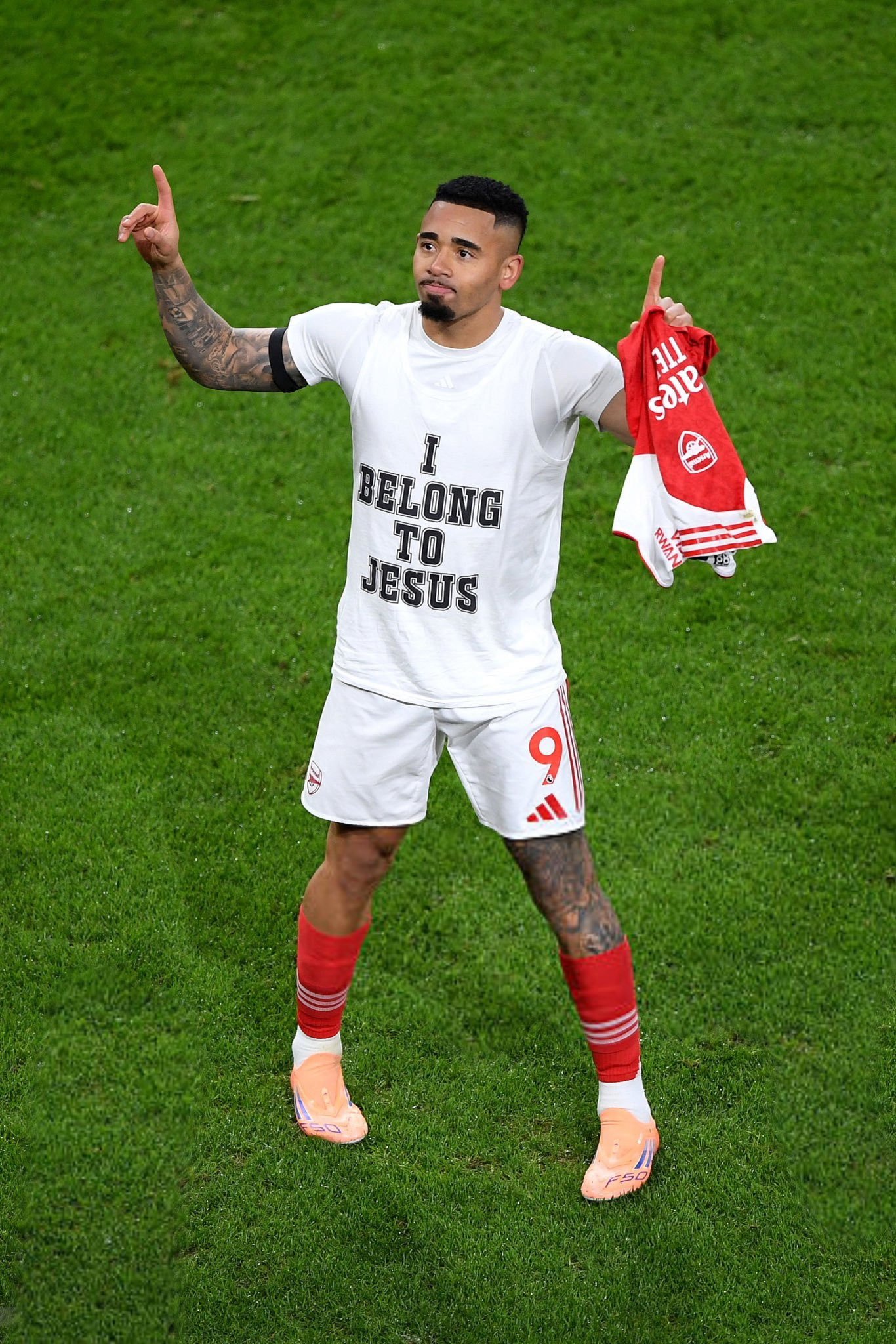 战胜伤病，击碎质疑，治愈焦虑。谢谢你们，给了阿森纳球迷最想要的新年快乐。