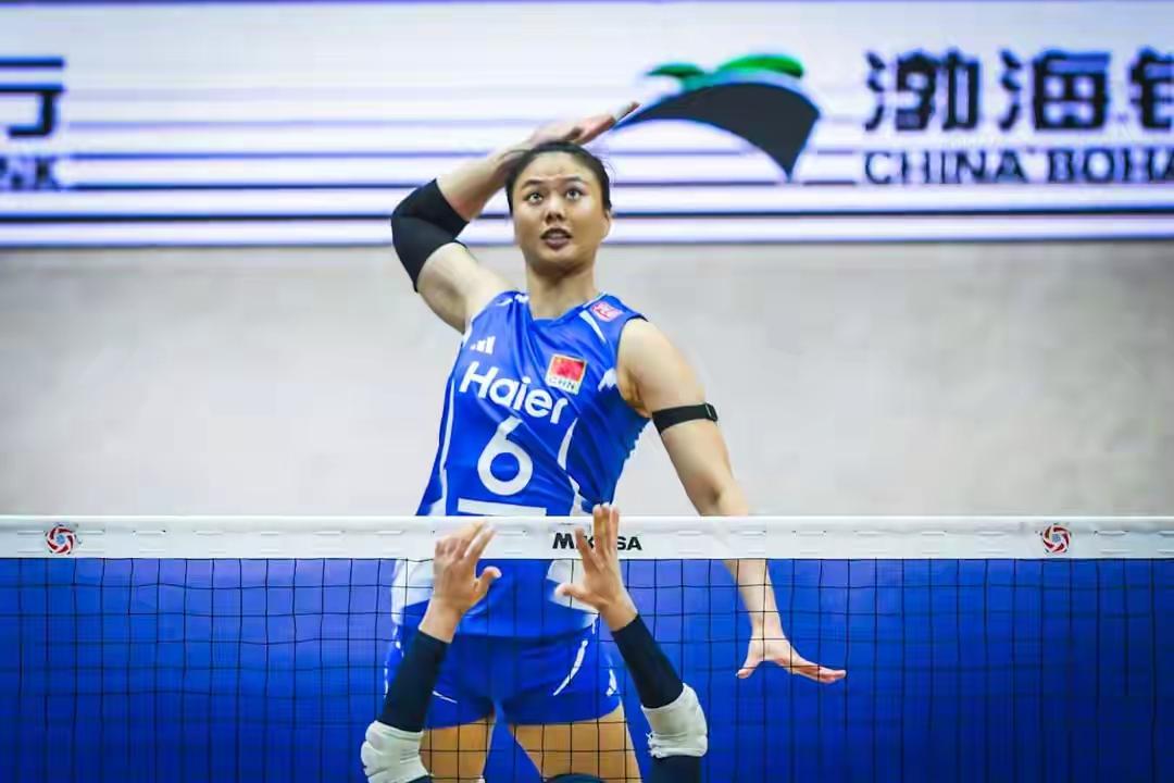 下午结束的A组末轮比赛伊朗女排3：0（25-4；25-7；25-5）零封伊拉