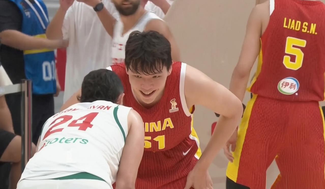 国际篮联世界杯亚洲区预选赛，中国队主场迎战小组赛排名第一的黎巴嫩，杨瀚森在最后两