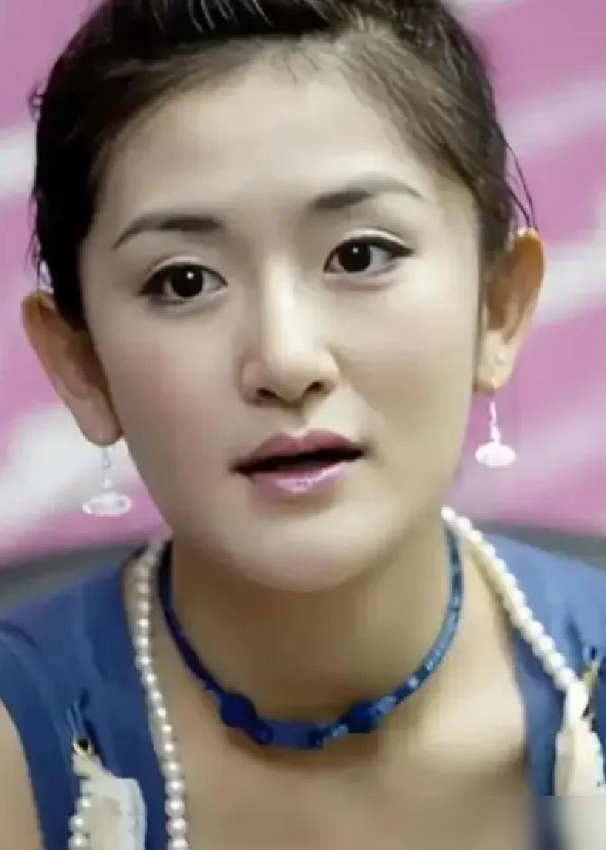 这口气，包文婧硬生生憋了四年！谢娜借3万澳元还3万人民币，汇率差了小十万。包