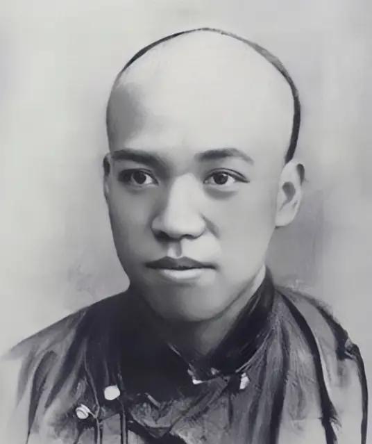 1926年，梁启超得了尿血症，西医让他做手术，中医说只需要喝几服中药，但最终，梁