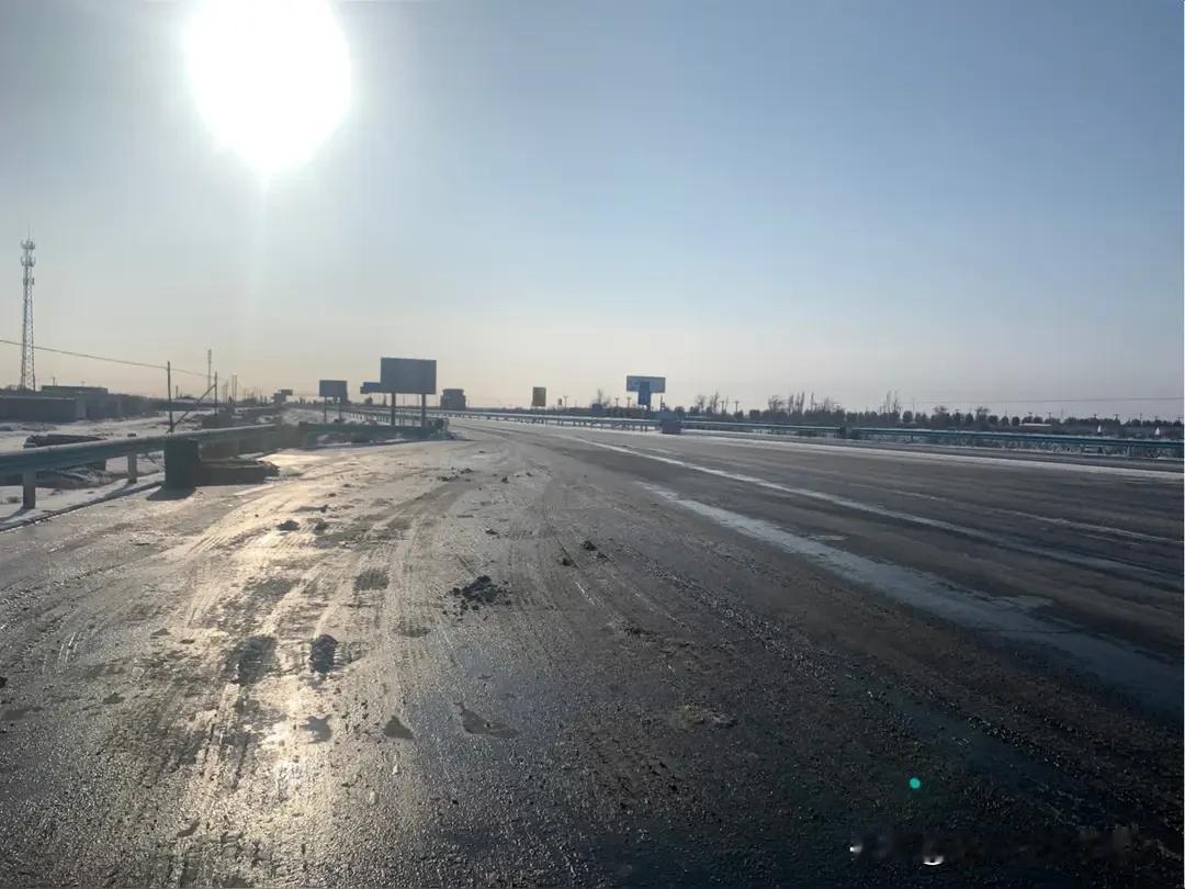 “半挂西施”王迪今年36岁，安徽萧县人，她在路上发生事故，再也回不去了，遗体都是