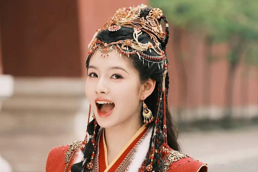 艾米水龙吟这套造型好好看啊，她好适合这种异域风的妆造啊水龙吟艾米​​​