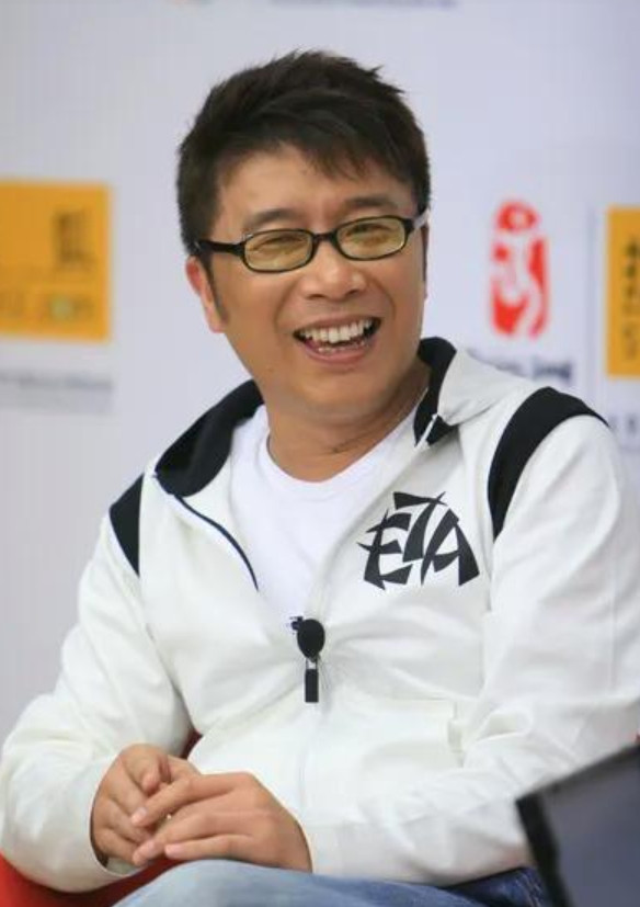 2011年，庞龙和刘德华同一天在北京开演唱会，助理就告诉庞龙:“我还是把演唱会的