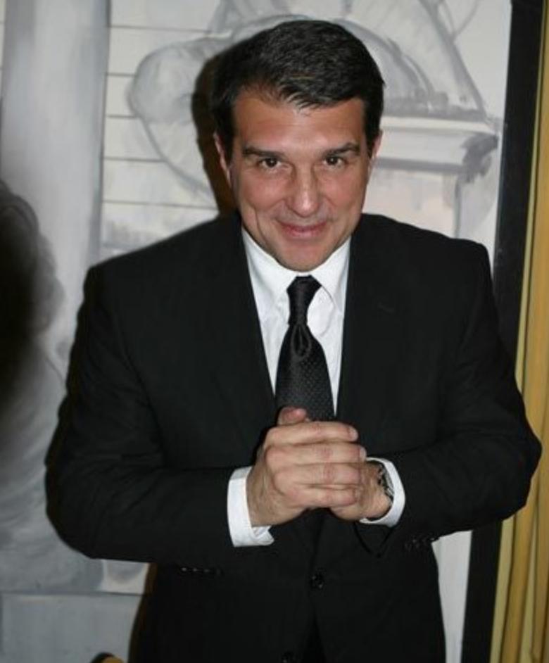 从马后炮的角度看，梅西离开巴萨是巴萨历史上最为重大的损失，也是巴萨俱乐部老板拉波