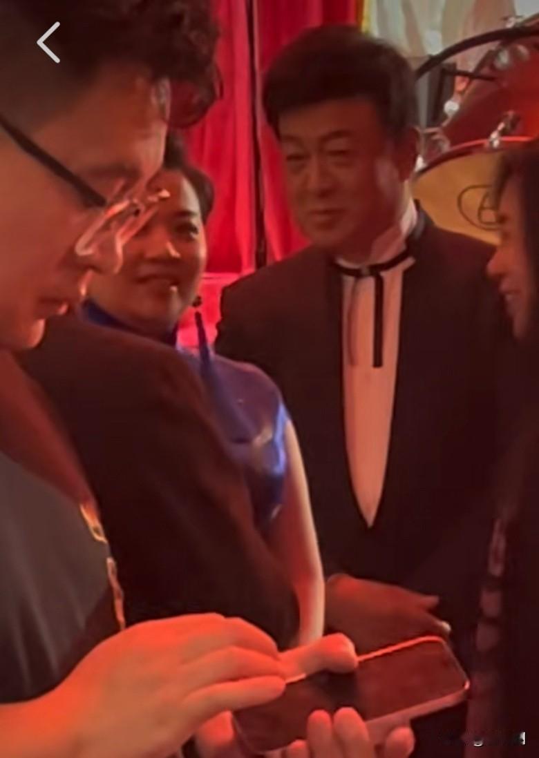 65岁吕继宏与张也相伴20年，在耀眼光芒和动听旋律的交错中，舞台变成了感情的滋生