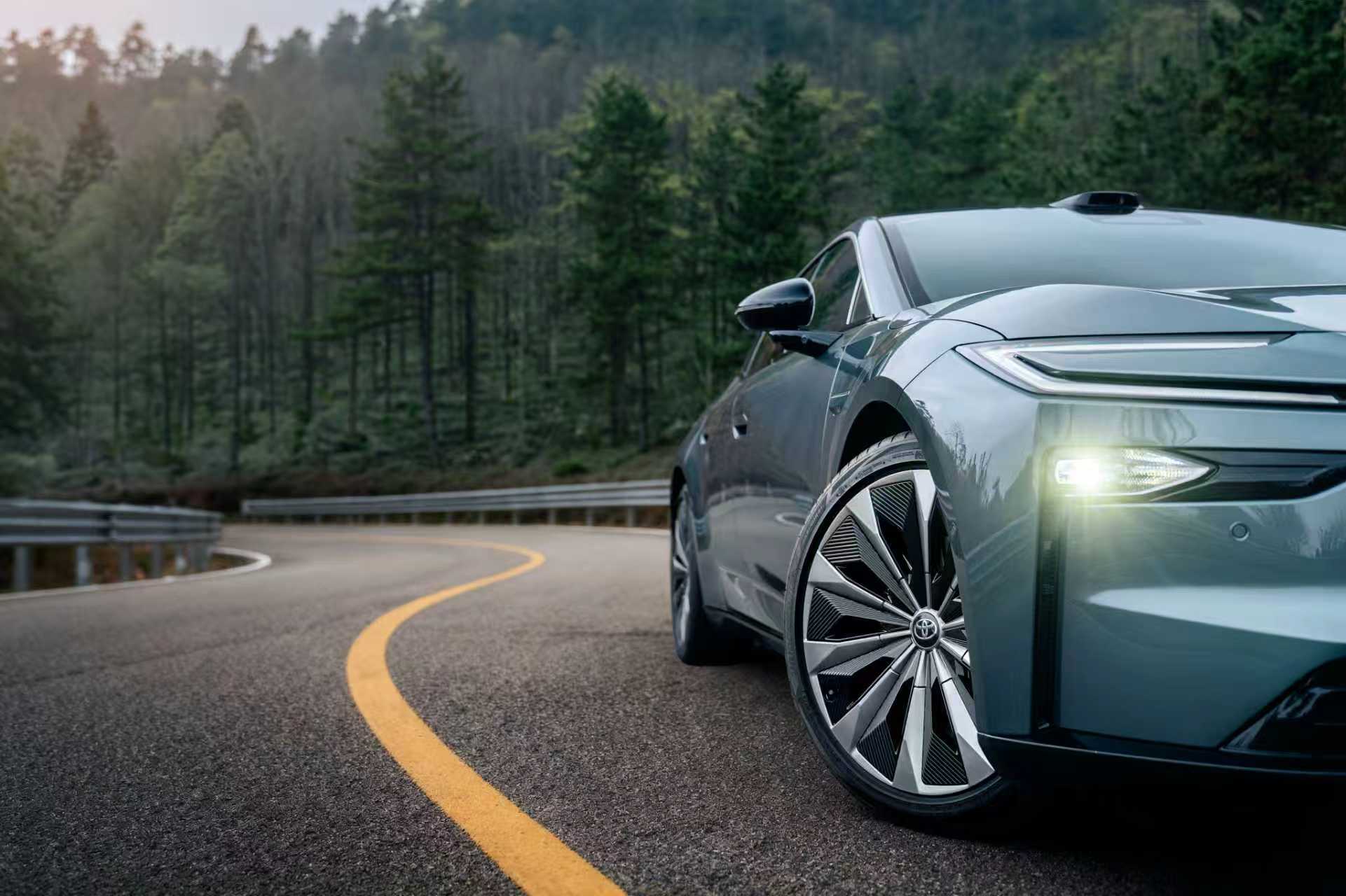 广汽丰田铂智7上市坦白局我发现一个很有意思的现象：铂智7从亮相到现在，讨论度一直