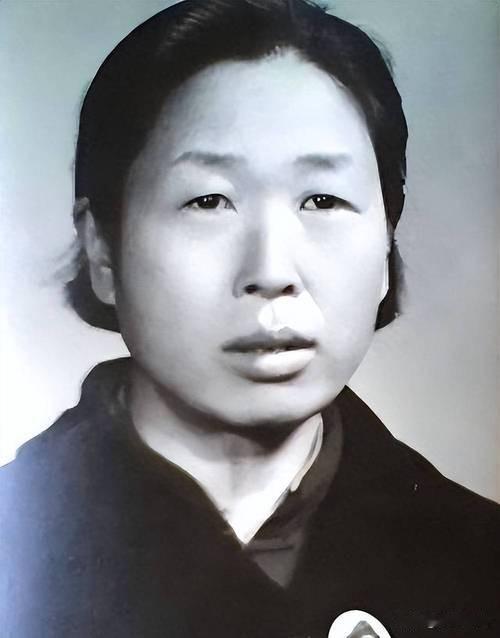 副部级被贬回车间当工人，部委寄来的通知，她看完直接扔进垃圾桶她从中央机关被