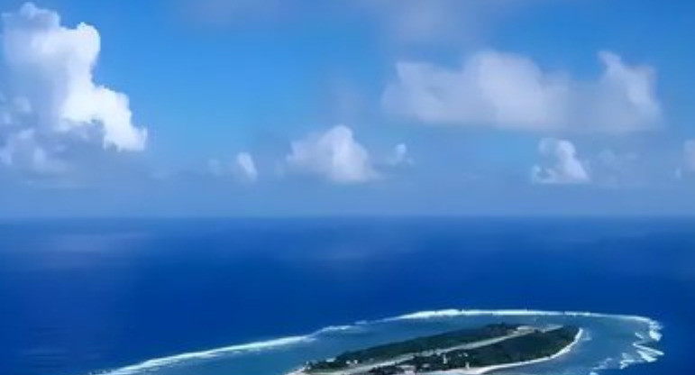 中业岛冲突：菲方心惊肉跳，中方海警强硬逼近---