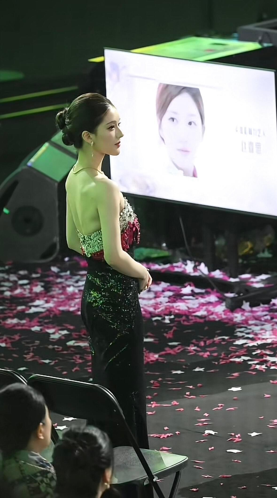 好牛的骨相完全没瑕疵艺术品来的吧….