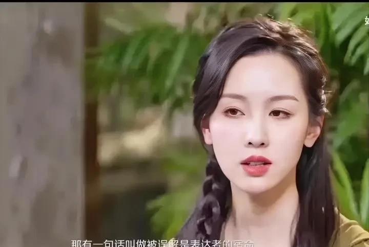 #陈都灵#当陈都灵在都灵诉说求学心得时，那份由内而外的优雅气质与礼貌谈吐令人着