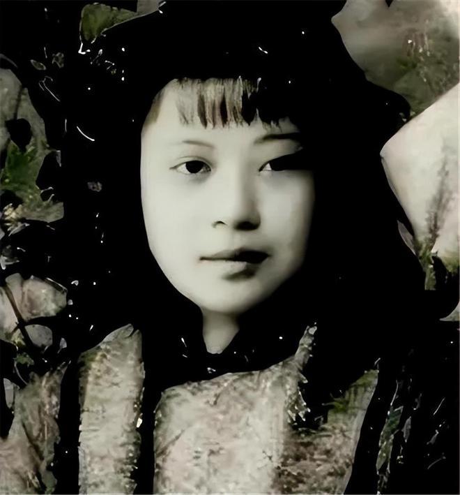 1945年，日军轮奸了黄美英，又用锋利的刀子把她的肉一片一片地割下来，虽