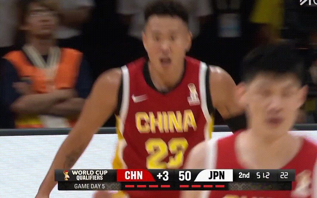 中国队半场落后10分，要不是贺希宁这段时间强解连续取分续命，这比赛怕是要崩盘感觉