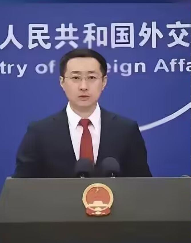 菲律宾遭遇毁灭性强震，全世界的目光都齐刷刷投向了中国。但这一次，我们的反应，和以