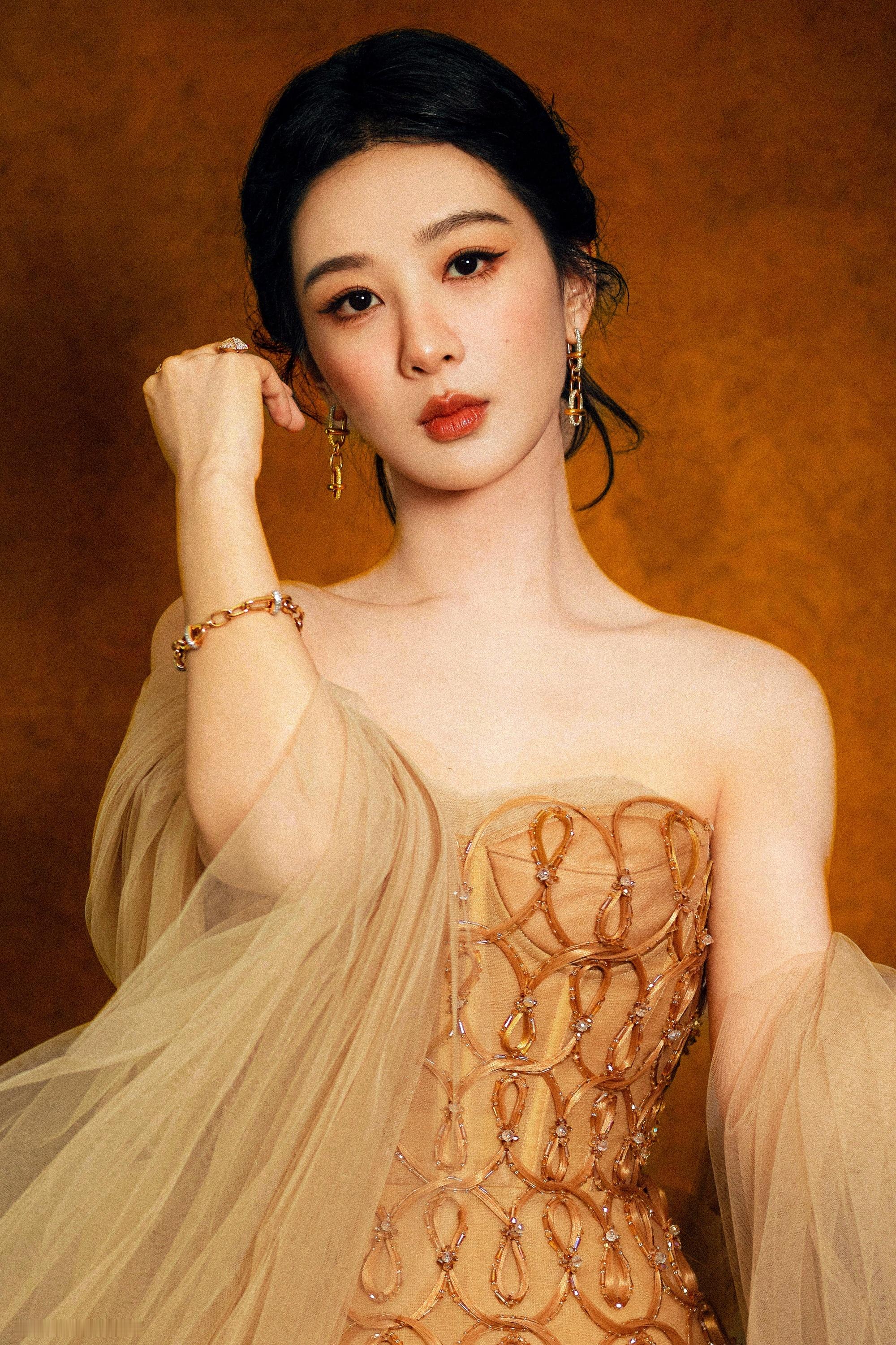 yz杨紫家业yz杨紫李祯“星星也许会暗淡，但也终会在黑夜中闪耀光芒.”【杨紫家