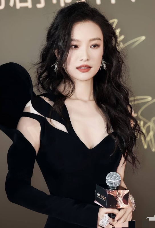 估计现在全网最懵圈的人，就是倪妮了吧，她怎么也想不到，王家卫录音曝光，竟然