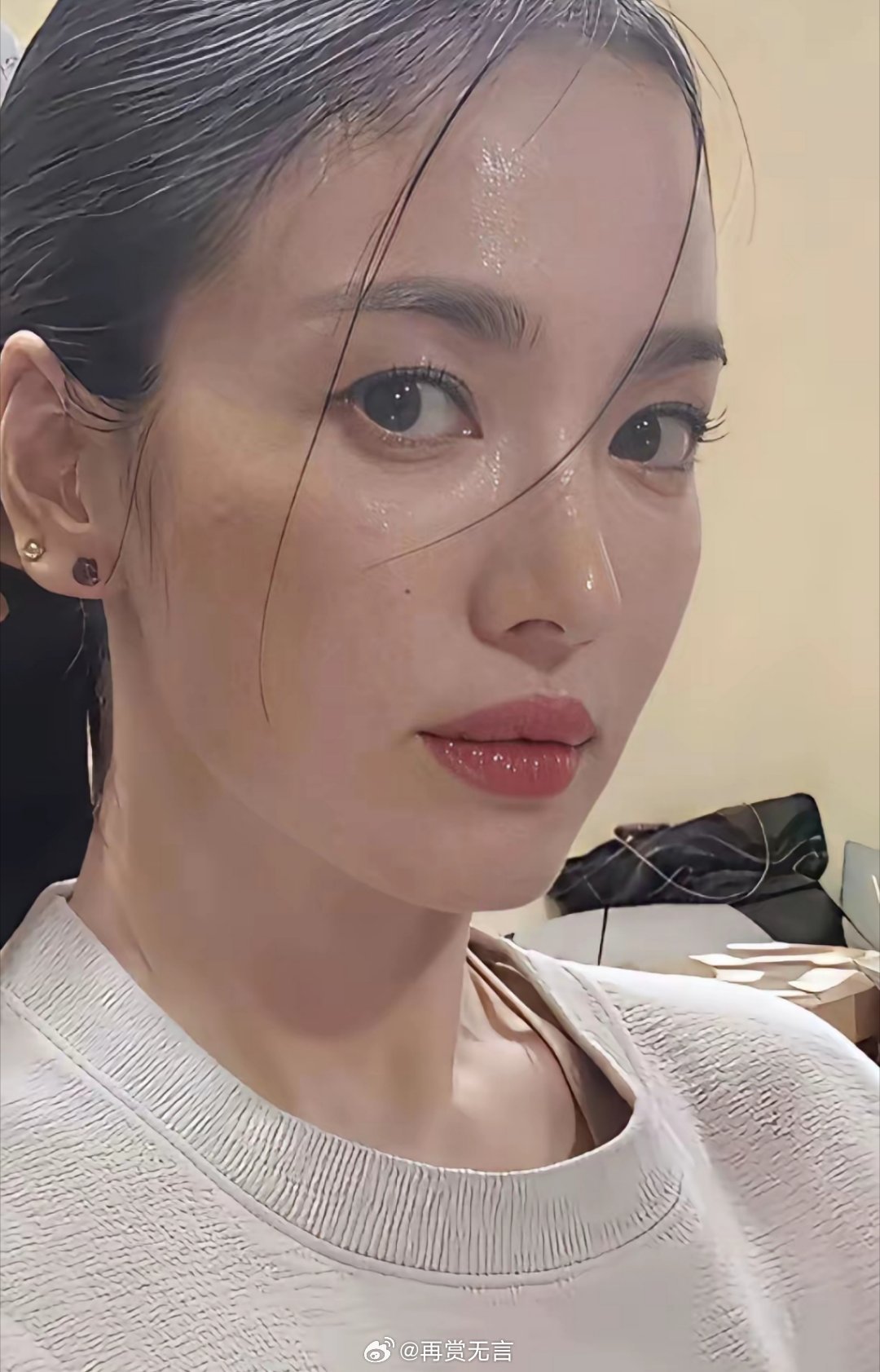 韩国化妆都喜欢这种嘟嘟唇吗？宋慧乔这个感觉有点违和。我